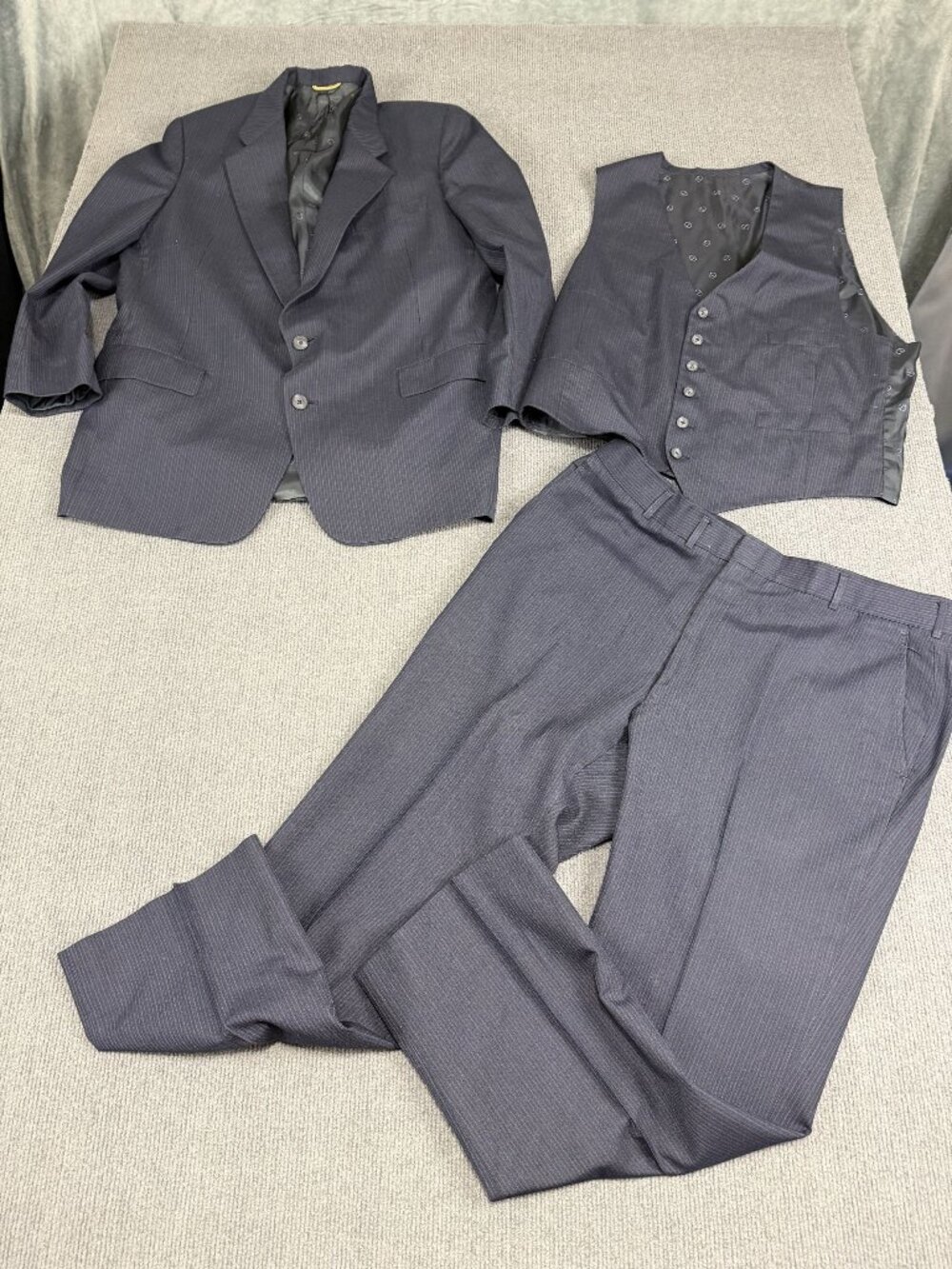 Christian Dior Mens 3 Piece Suit Navy Size 42 Jacket Size 40 Pants
